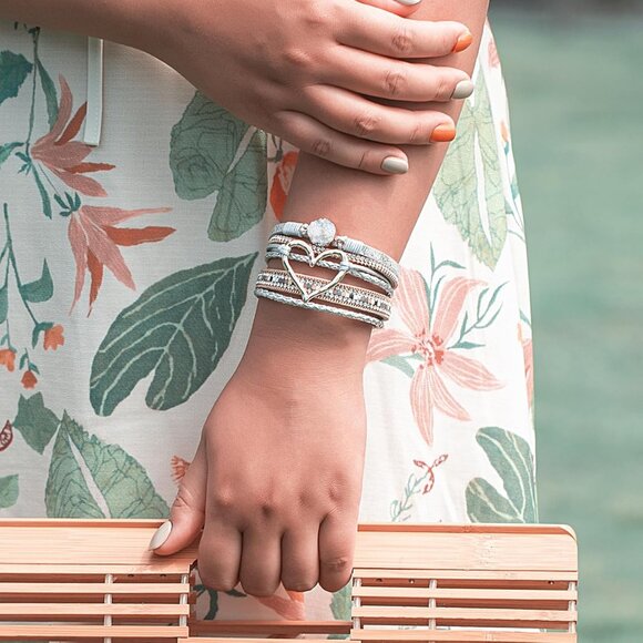 Multi-Color Leather Cuff Bangles with Magnetic Clasp - Stylish Women’s Jewelry - Picture 9 of 9